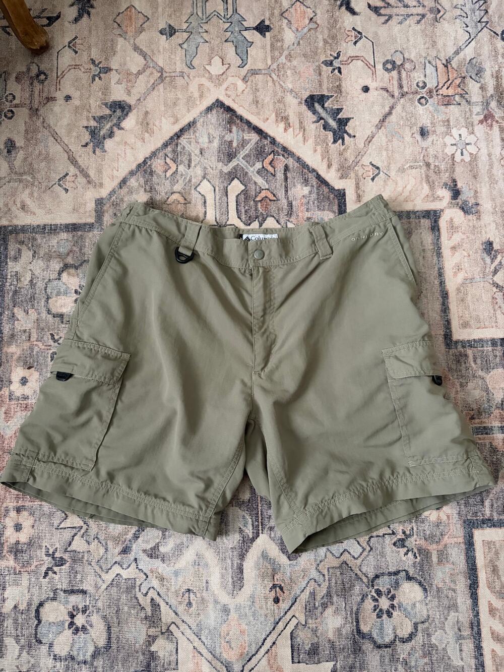Columbia GRT Omni-Dry EM8166 Mens XL Cargo Hiking Shorts Olive Shorts Only